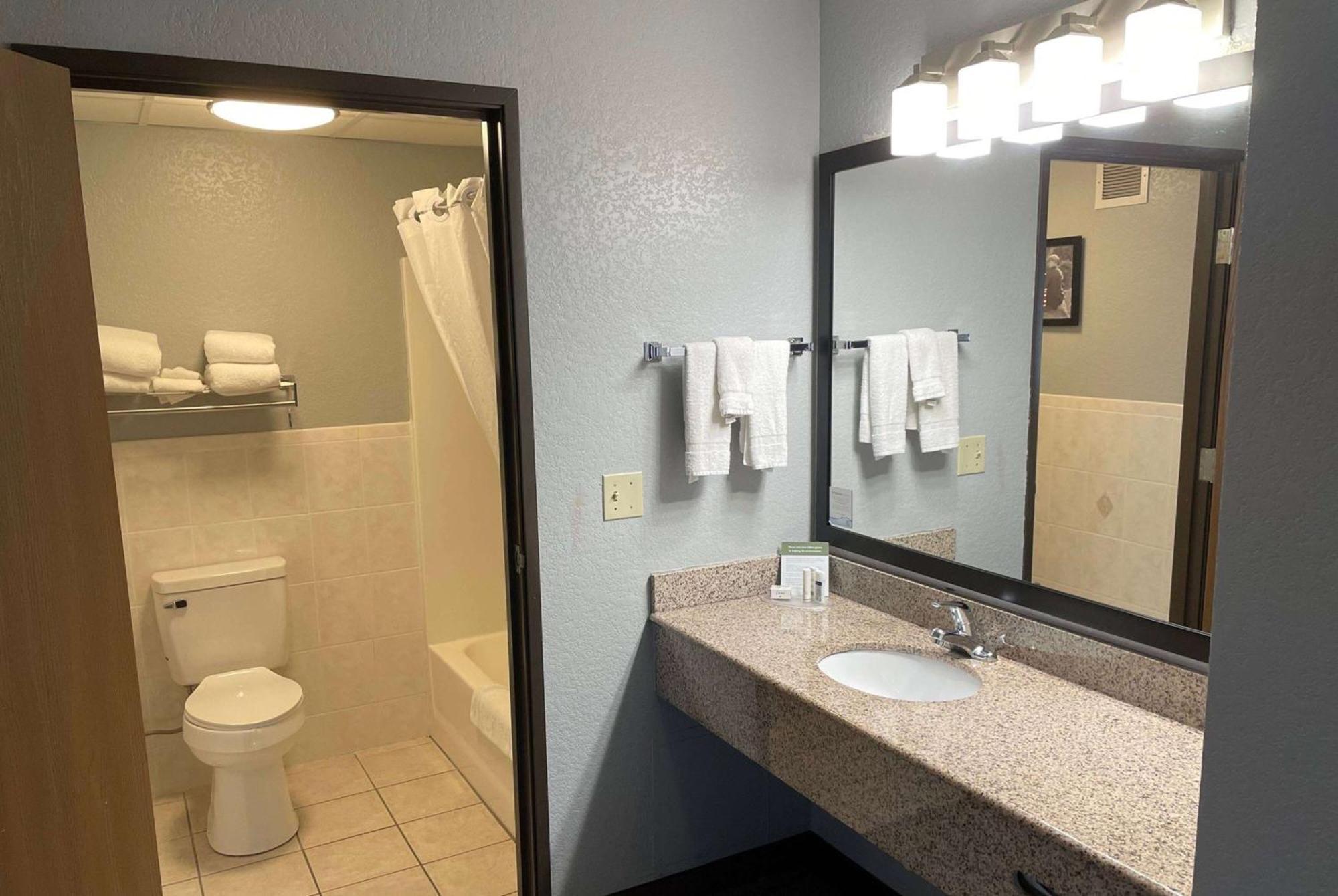 Americinn By Wyndham Ankeny/des Moines Hotel
